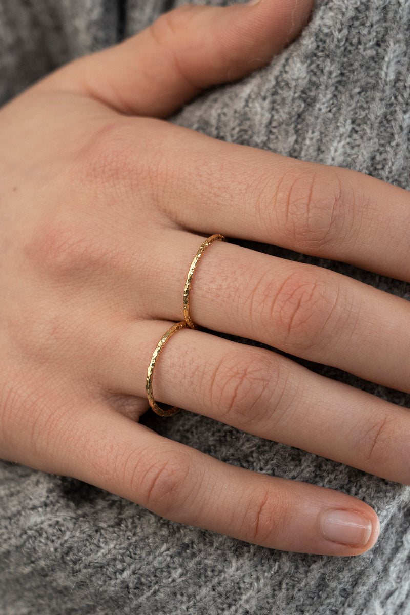 Hammered Tiny Ring Gold
